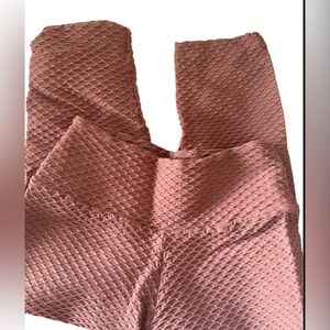 Pale pink Croco Skin Booty by Brabants capri leggings w. scrunched Booty